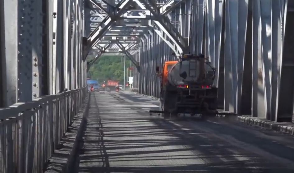 На Императорском мосту в Ульяновске уложили более 500 тонн асфальта