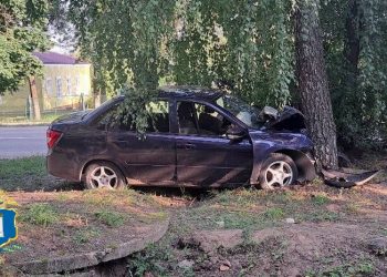 В Димитровграде «Гранта» с подростками врезалась в дерево