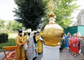 В Ульяновске митрополит Лонгин освятил купол и крест для домового храма Мариинской гимназии