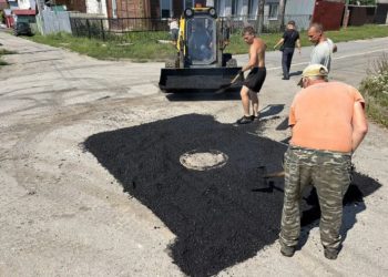 За сутки в Ульяновске отремонтировали семь участков дорог