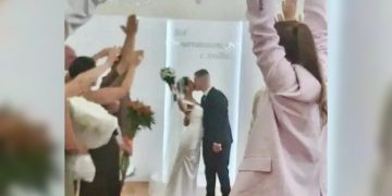 В ульяновском Дворце бракосочетаний зарегистрировали юбилейную свадьбу