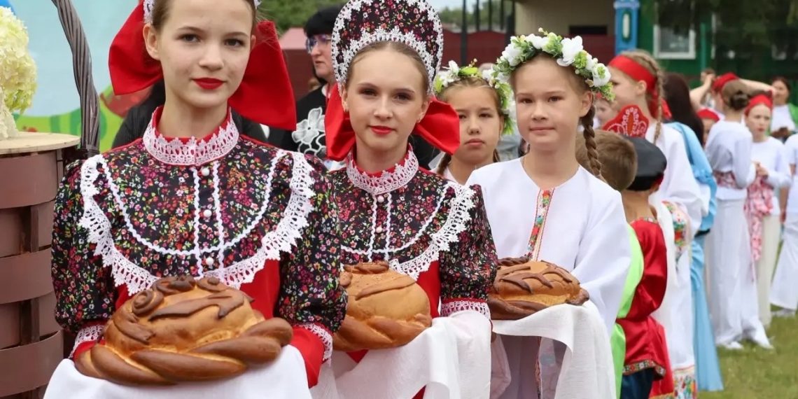 10 000 человек стали участниками XII фестиваля «Поволжская глубинка» в Павловском районе