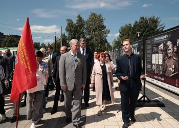 В парке Победы Ульяновска открылась выставка о юных героях войны и участниках СВО