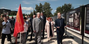 В парке Победы Ульяновска открылась выставка о юных героях войны и участниках СВО