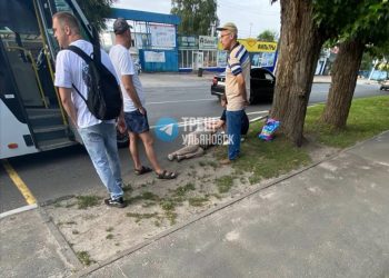 Из маршрутки на улице Урицкого в Ульяновске выпала пассажирка