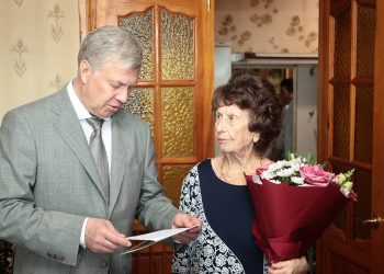Труженица тыла Лидия Дёмина из Ульяновска отметила вековой юбилей в компании губернатора