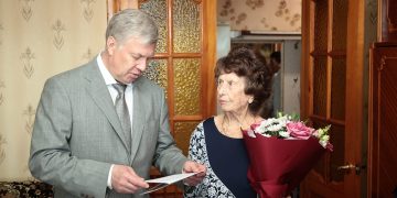 Труженица тыла Лидия Дёмина из Ульяновска отметила вековой юбилей в компании губернатора