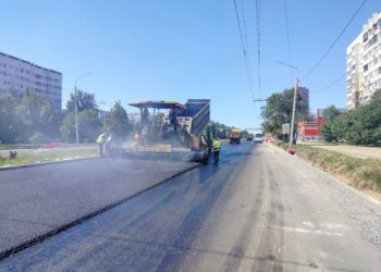 На проспекте Авиастроителей в Ульяновске завершают укладку асфальта