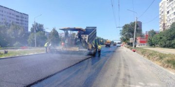 На проспекте Авиастроителей в Ульяновске завершают укладку асфальта