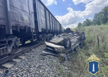 В Ульяновской области поезд сбил автомобиль с пожилой парой: оба погибли