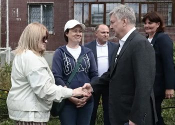 Русских проверил благоустройство дворов в Ленинском районе Ульяновска