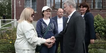 Русских проверил благоустройство дворов в Ленинском районе Ульяновска