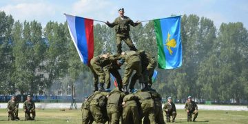 Глава Ульяновска поздравил десантников с Днём ВДВ
