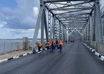 Ульяновские дорожники приводят в порядок Императорский мост и городские улицы